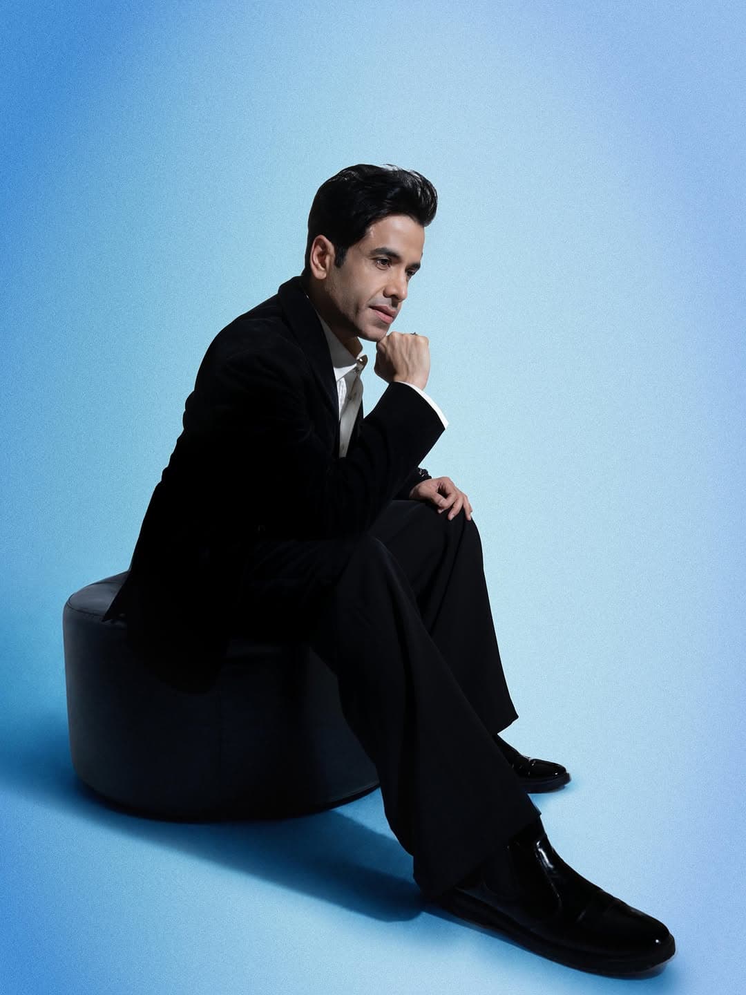 Tusshar Kapoor Steps Into the Iconic Awards Frame